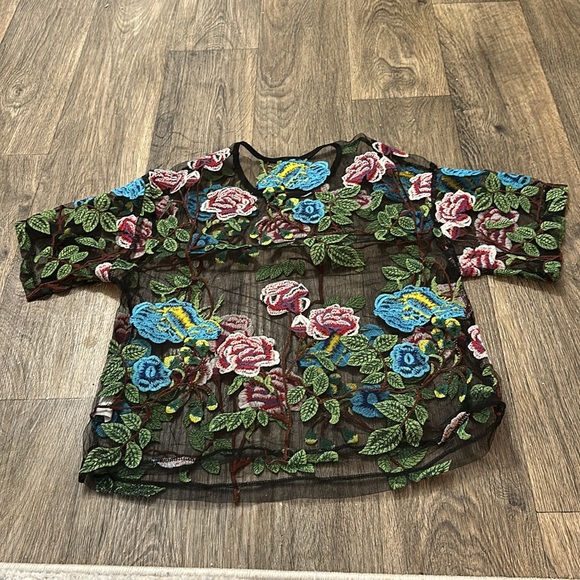 Vintage Floral Embroidered Mesh T-shirt - Picture 4 of 4